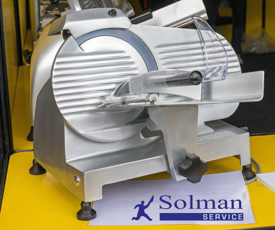 Affettatrice professionale disponibile a noleggio per aziende alimentari in Emilia Romagna, Marche, Abruzzo, Lazio e Umbria – servizio su misura