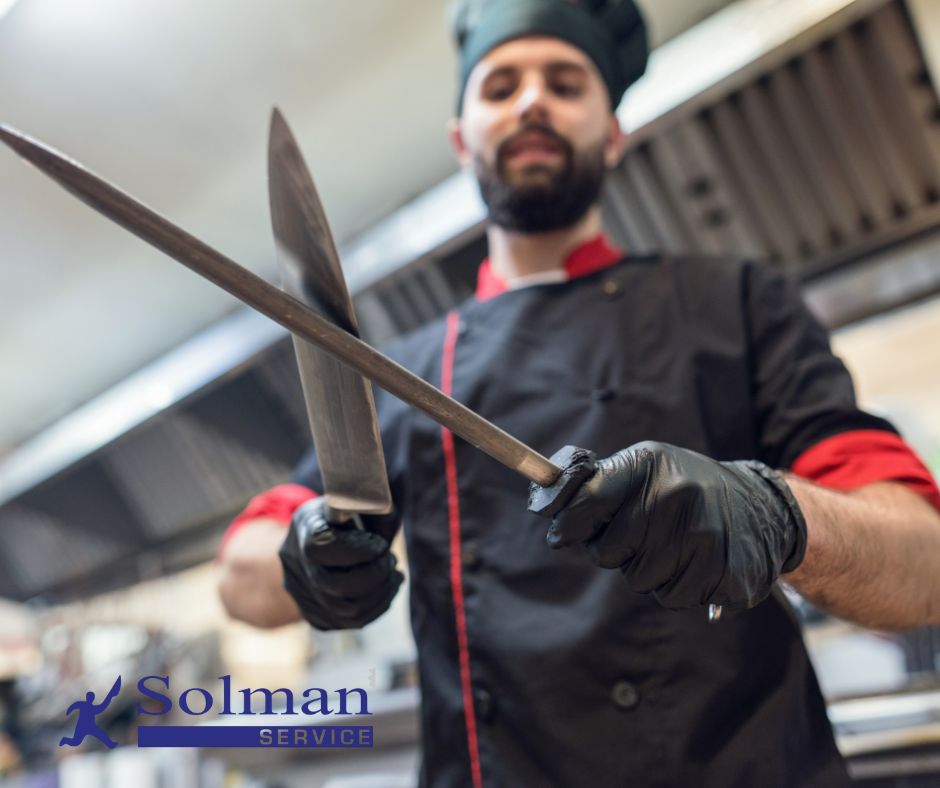 Coltelli professionali a noleggio per ristoranti, hotel, macellerie e supermercati in Italia centrale – servizio con affilatura manuale inclusa